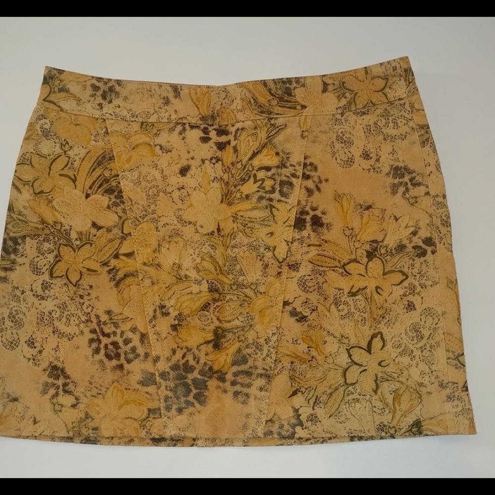Must See Print Leather Miniskirt